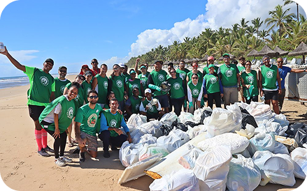 8ª Caminhada Ecológica de Limpeza da Praia de Comandatuba
